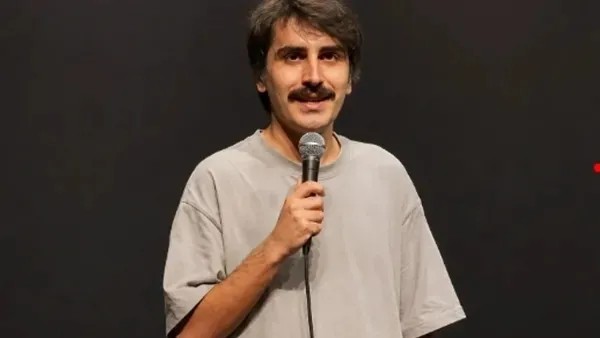 Gösterisinde Kur’an-ı Kerim İle Dalga Geçmişti! Sözde Komedyen Deniz Göktaş’tan Pişkin Savunma